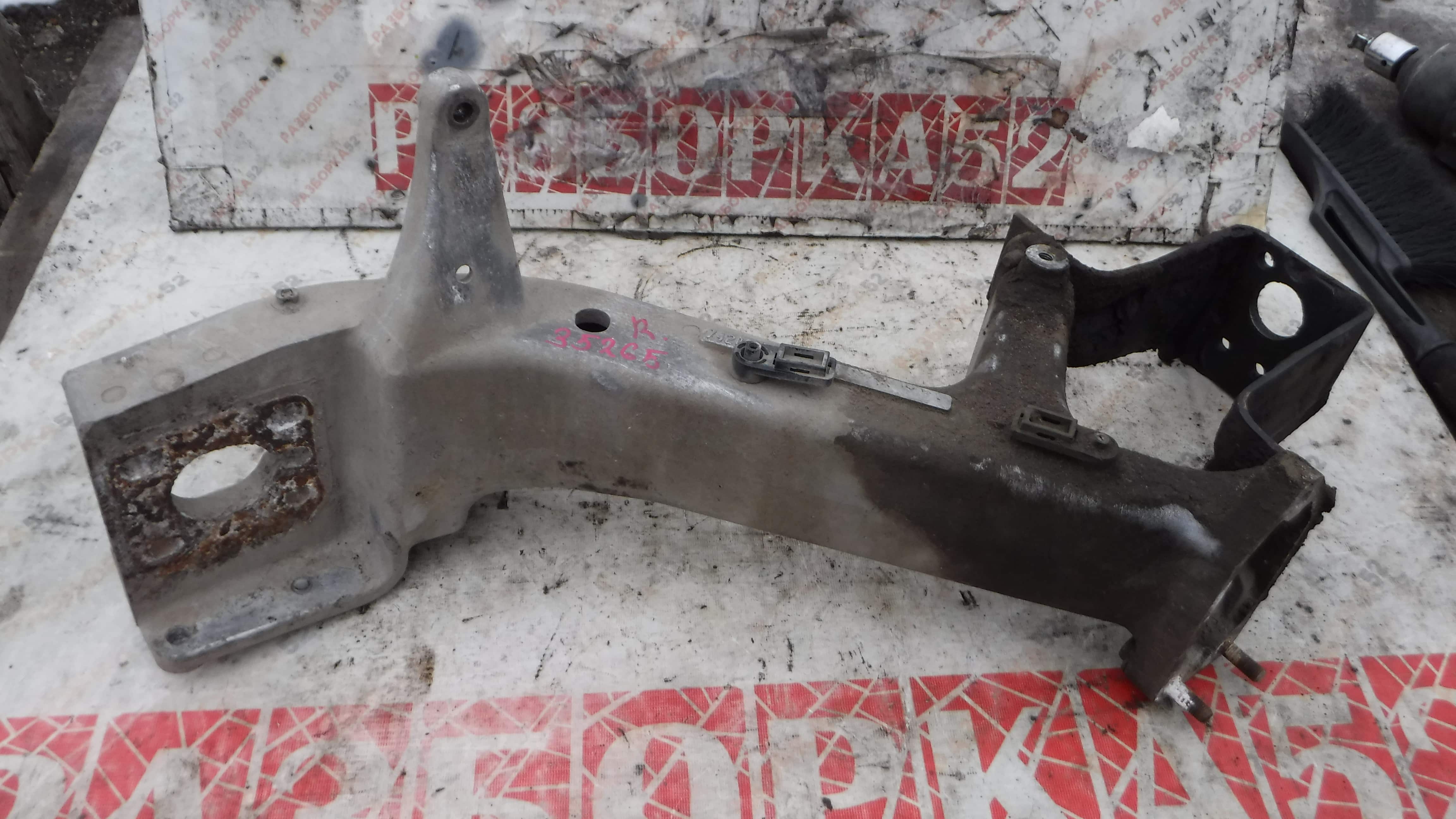 Кронштейн бампера правый Рено премиум Renault Premium DCI 320 2005 7420819613 82317469 Рено премиум Renault Premium DCI320 2005